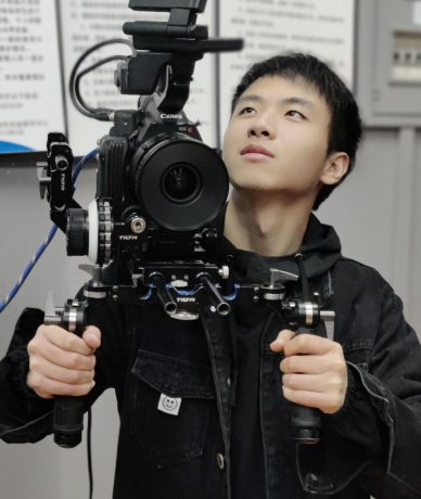 《猎户座悬臂中转站》导演照片